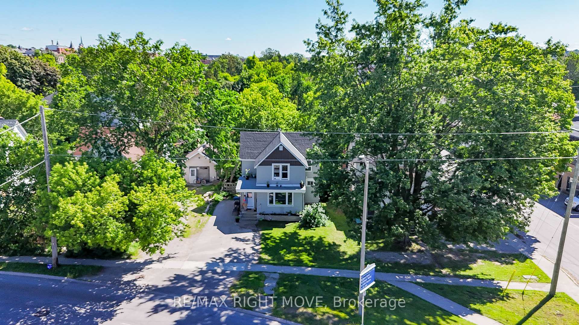 Photo 2 of 72 Dunedin Street, Orillia — HOMEH