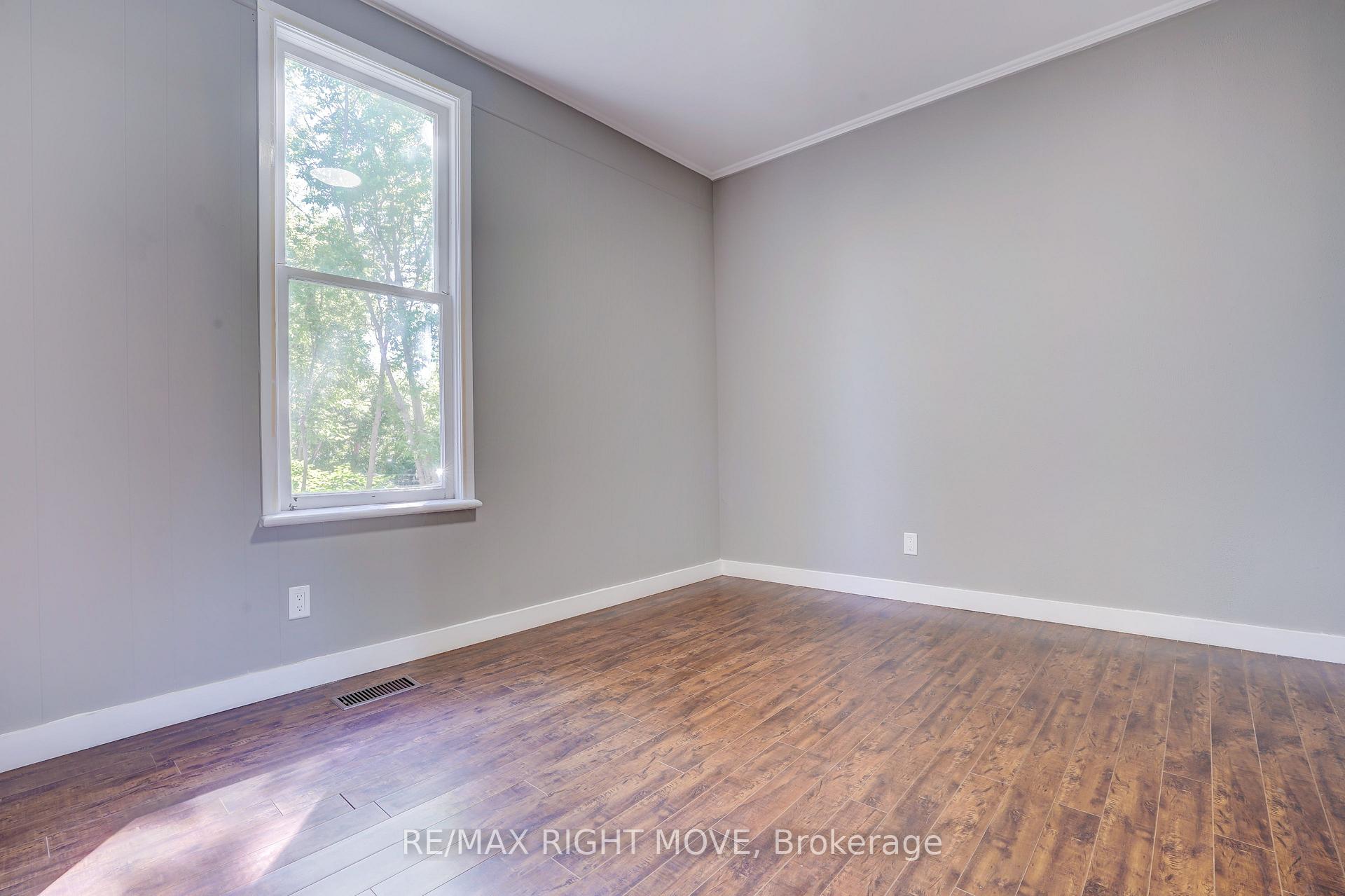 Photo 5 of 72 Dunedin Street, Orillia — HOMEH