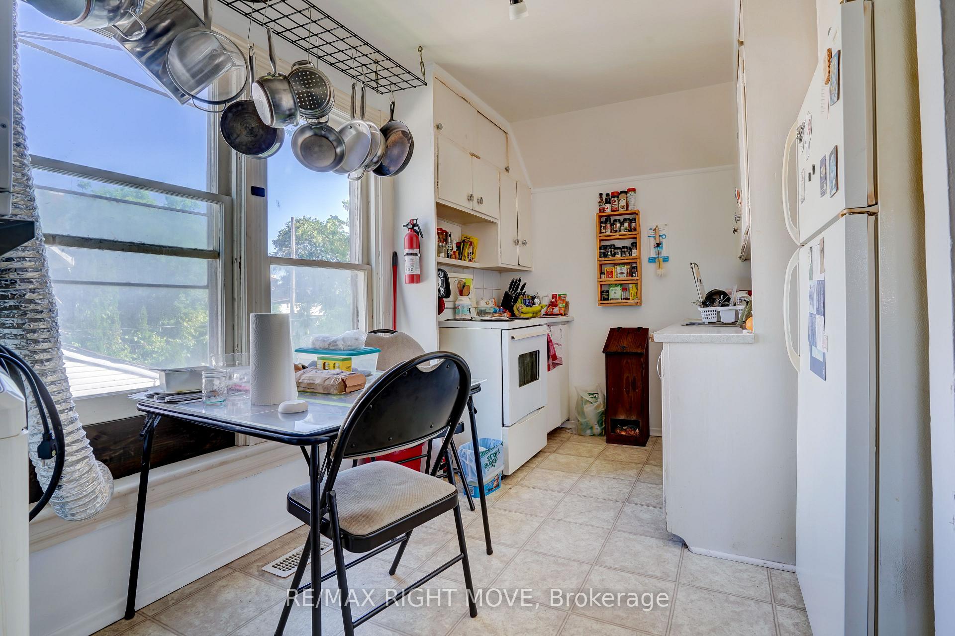 Photo 10 of 72 Dunedin Street, Orillia — HOMEH