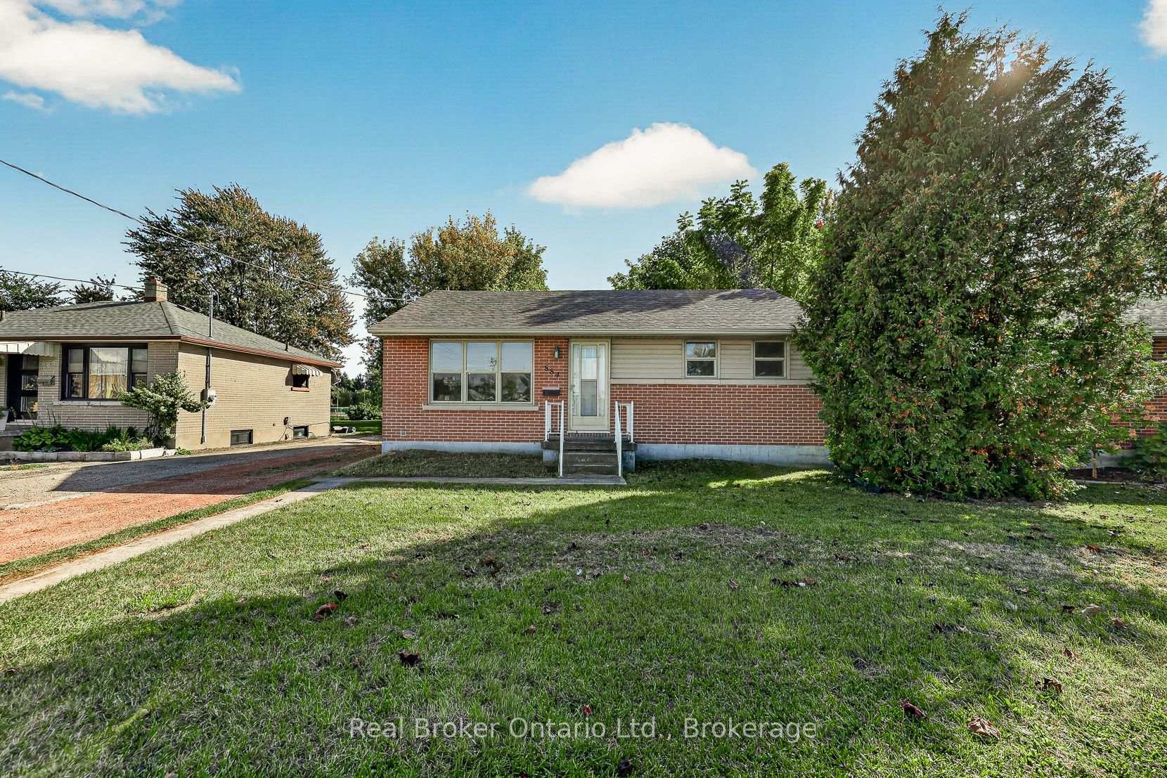 Photo 4 of 884 Devonshire Avenue, Woodstock, Woodstock - North — HOMEH
