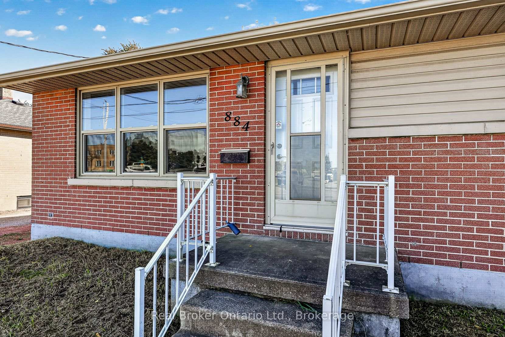 Photo 7 of 884 Devonshire Avenue, Woodstock, Woodstock - North — HOMEH