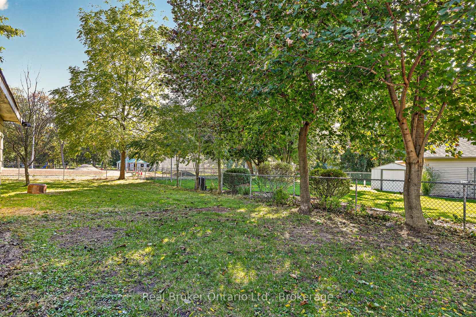 Photo 9 of 884 Devonshire Avenue, Woodstock, Woodstock - North — HOMEH