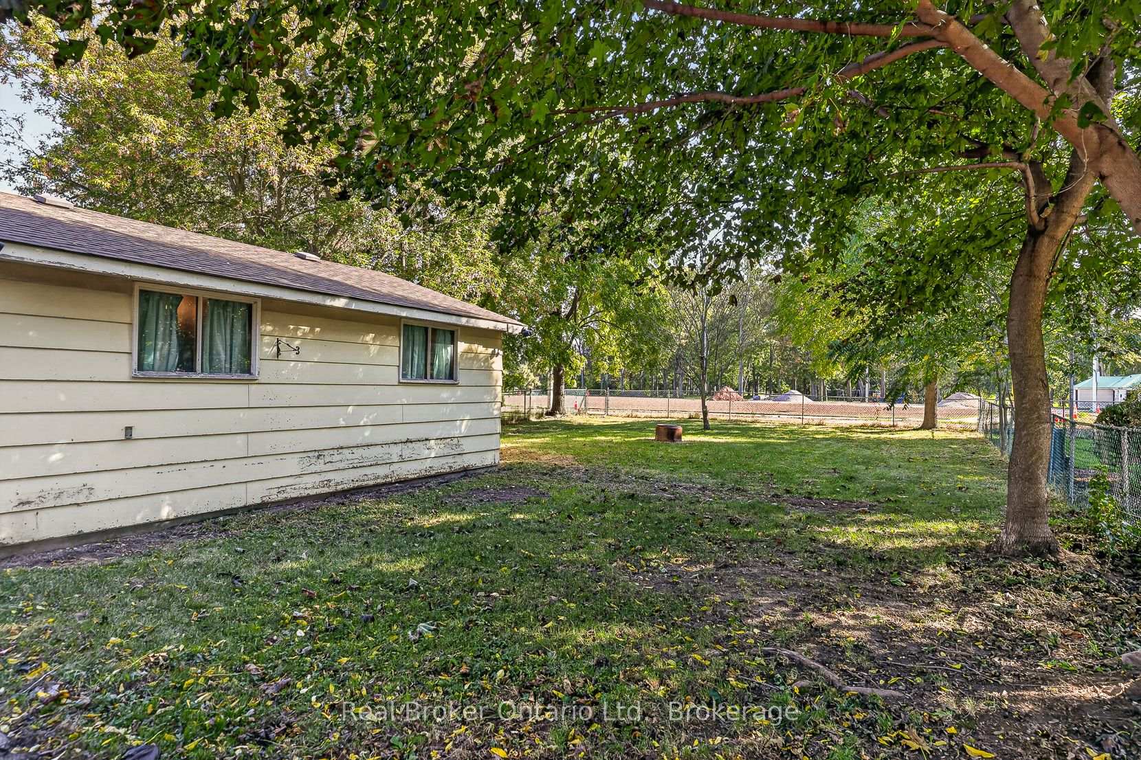 Photo 10 of 884 Devonshire Avenue, Woodstock, Woodstock - North — HOMEH
