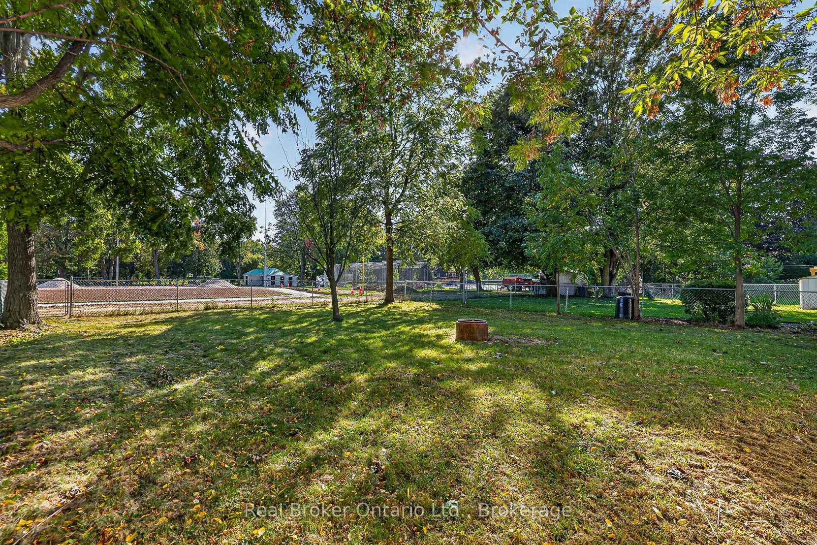 Photo 11 of 884 Devonshire Avenue, Woodstock, Woodstock - North — HOMEH