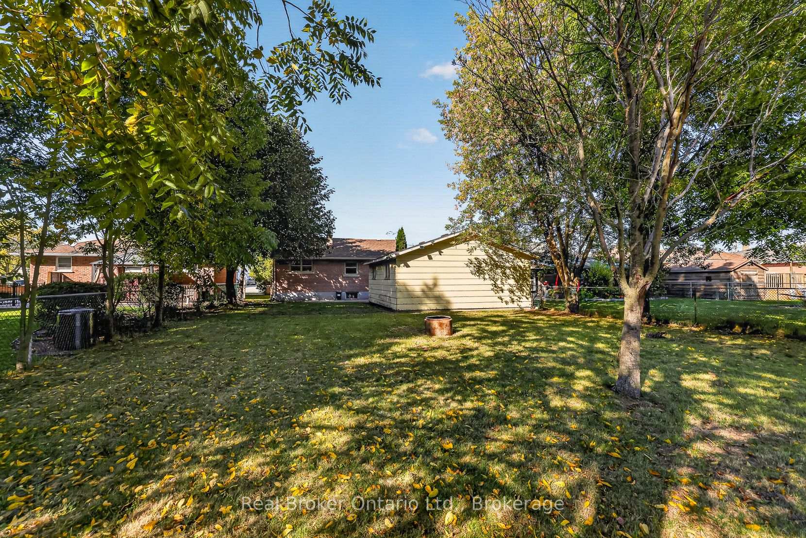 Photo 13 of 884 Devonshire Avenue, Woodstock, Woodstock - North — HOMEH