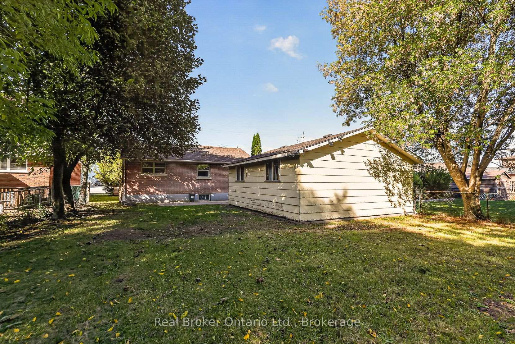 Photo 14 of 884 Devonshire Avenue, Woodstock, Woodstock - North — HOMEH