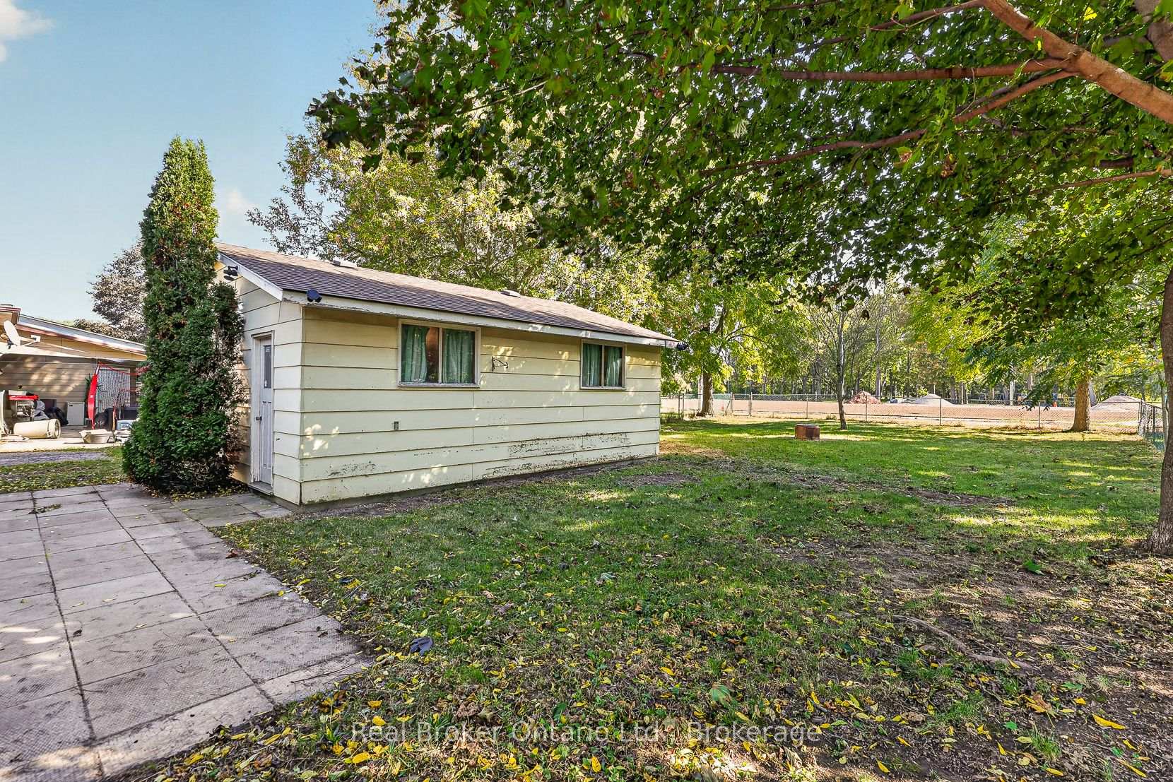 Photo 15 of 884 Devonshire Avenue, Woodstock, Woodstock - North — HOMEH