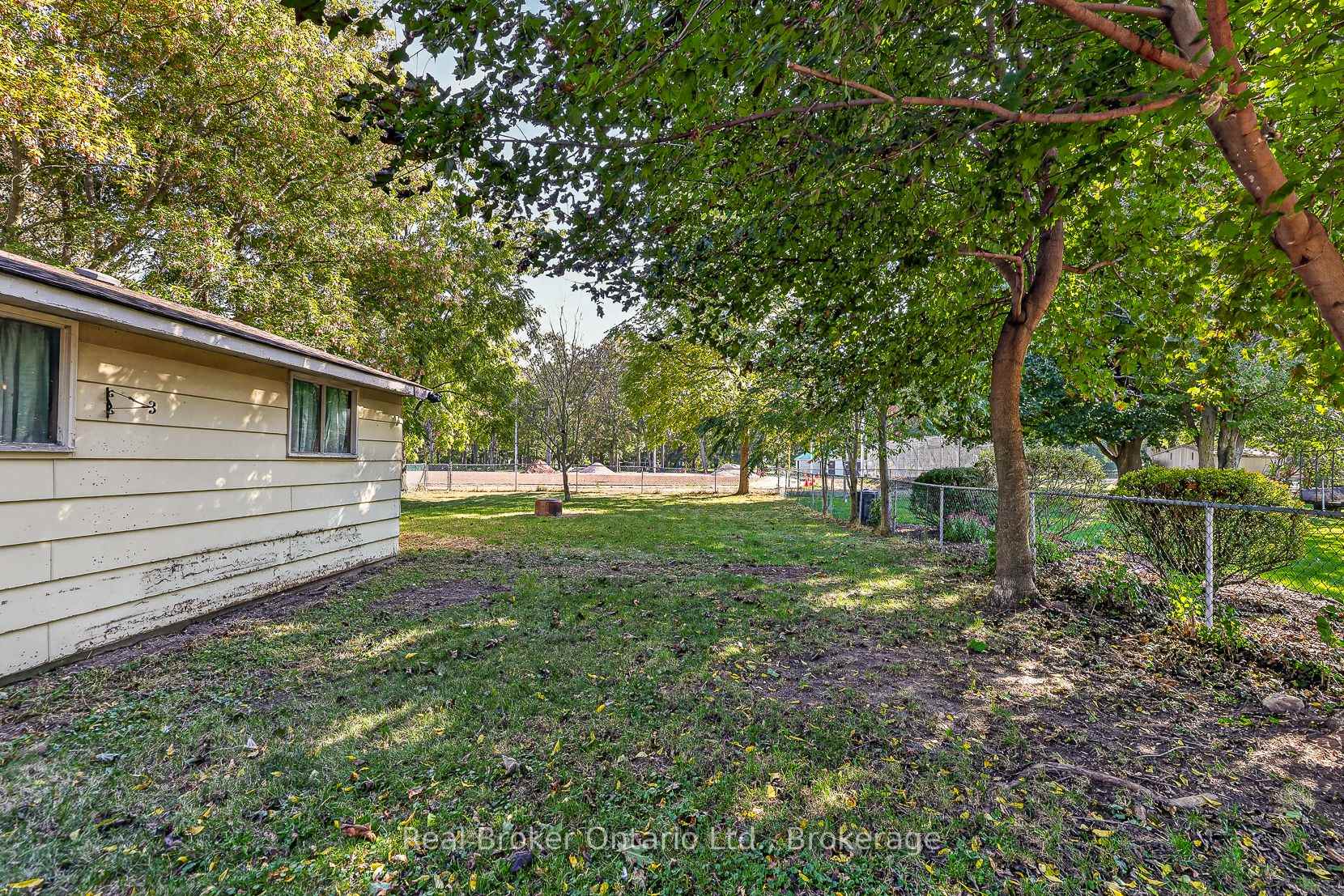 Photo 16 of 884 Devonshire Avenue, Woodstock, Woodstock - North — HOMEH