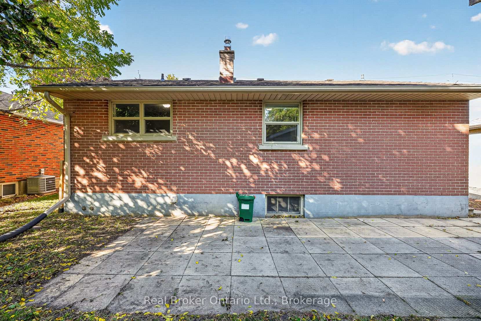Photo 17 of 884 Devonshire Avenue, Woodstock, Woodstock - North — HOMEH