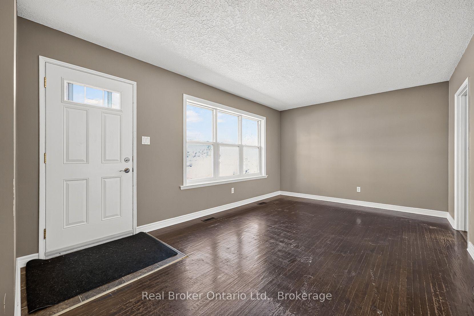 Photo 20 of 884 Devonshire Avenue, Woodstock, Woodstock - North — HOMEH