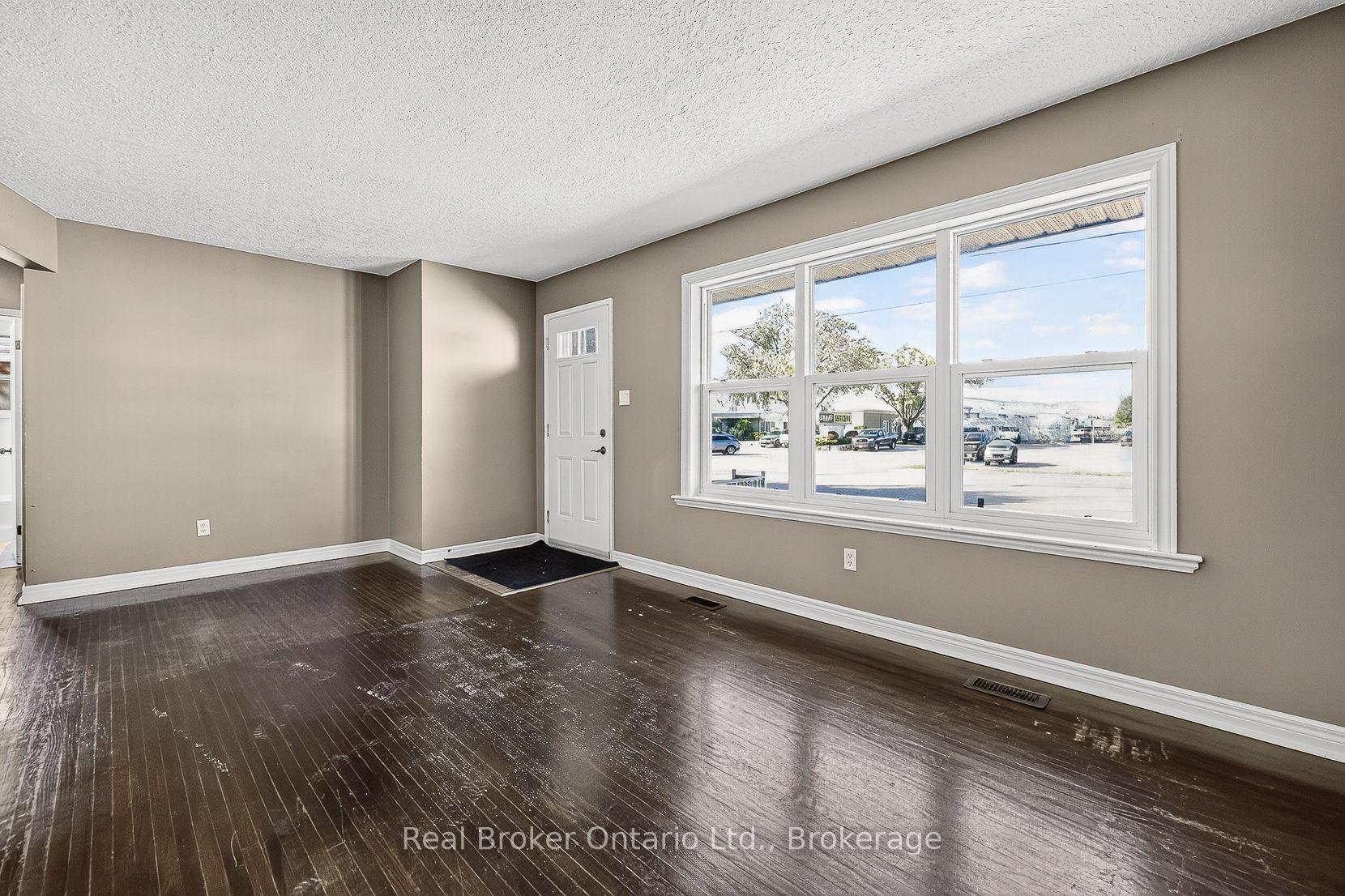 Photo 22 of 884 Devonshire Avenue, Woodstock, Woodstock - North — HOMEH