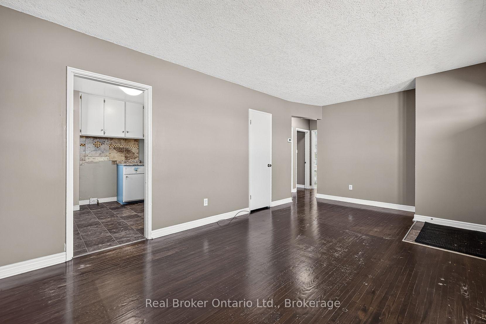 Photo 23 of 884 Devonshire Avenue, Woodstock, Woodstock - North — HOMEH
