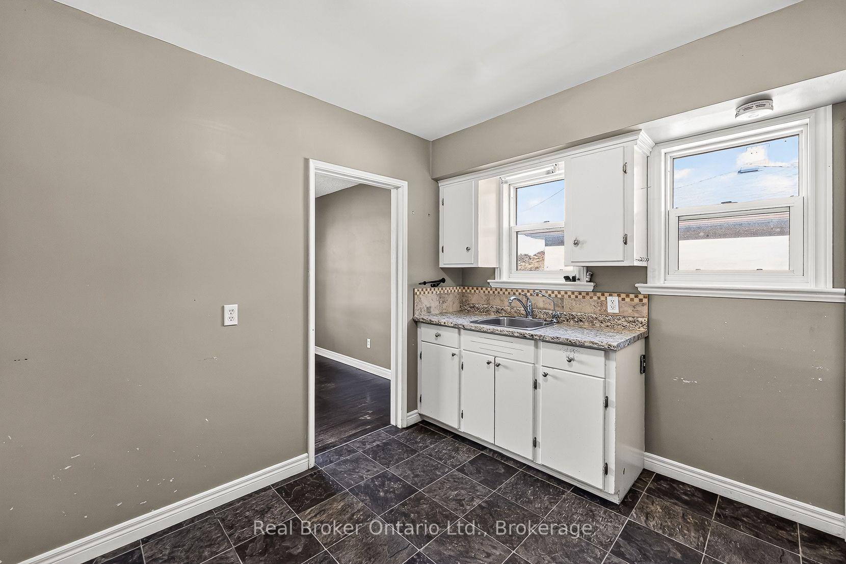 Photo 25 of 884 Devonshire Avenue, Woodstock, Woodstock - North — HOMEH