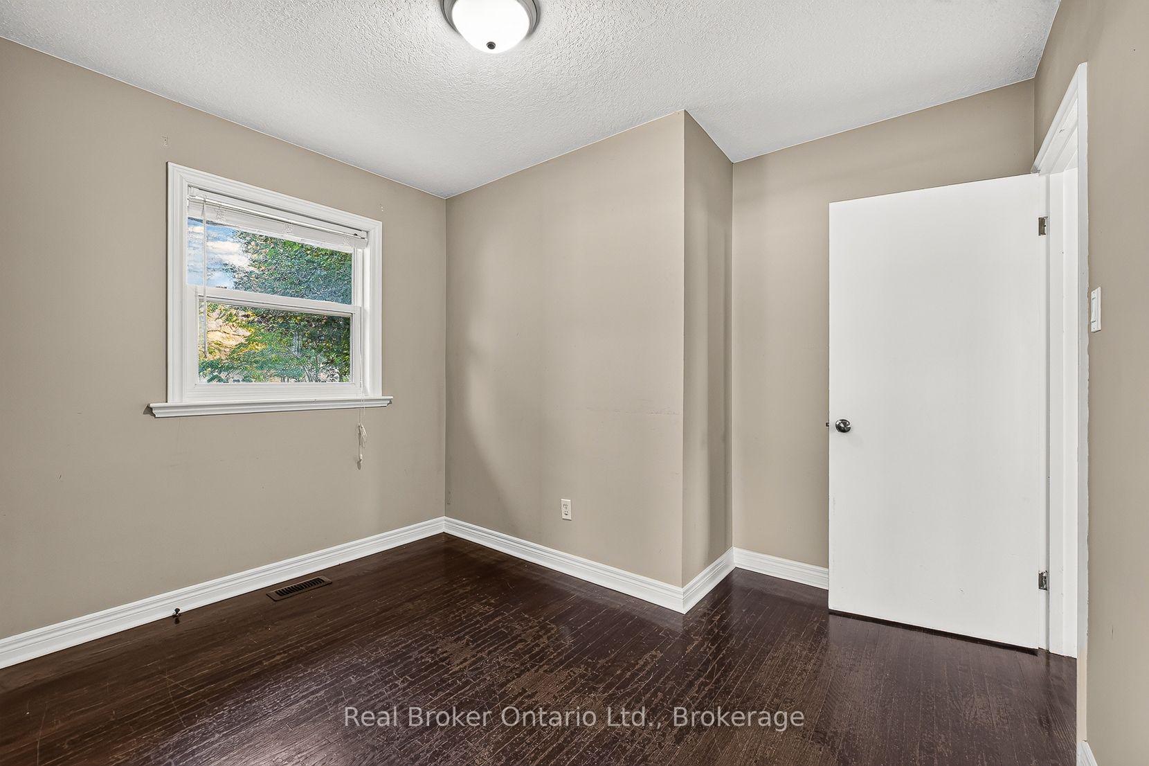 Photo 27 of 884 Devonshire Avenue, Woodstock, Woodstock - North — HOMEH