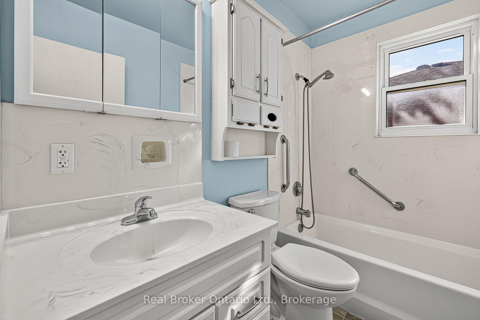 Photo 31 of 884 Devonshire Avenue, Woodstock, Woodstock - North — HOMEH