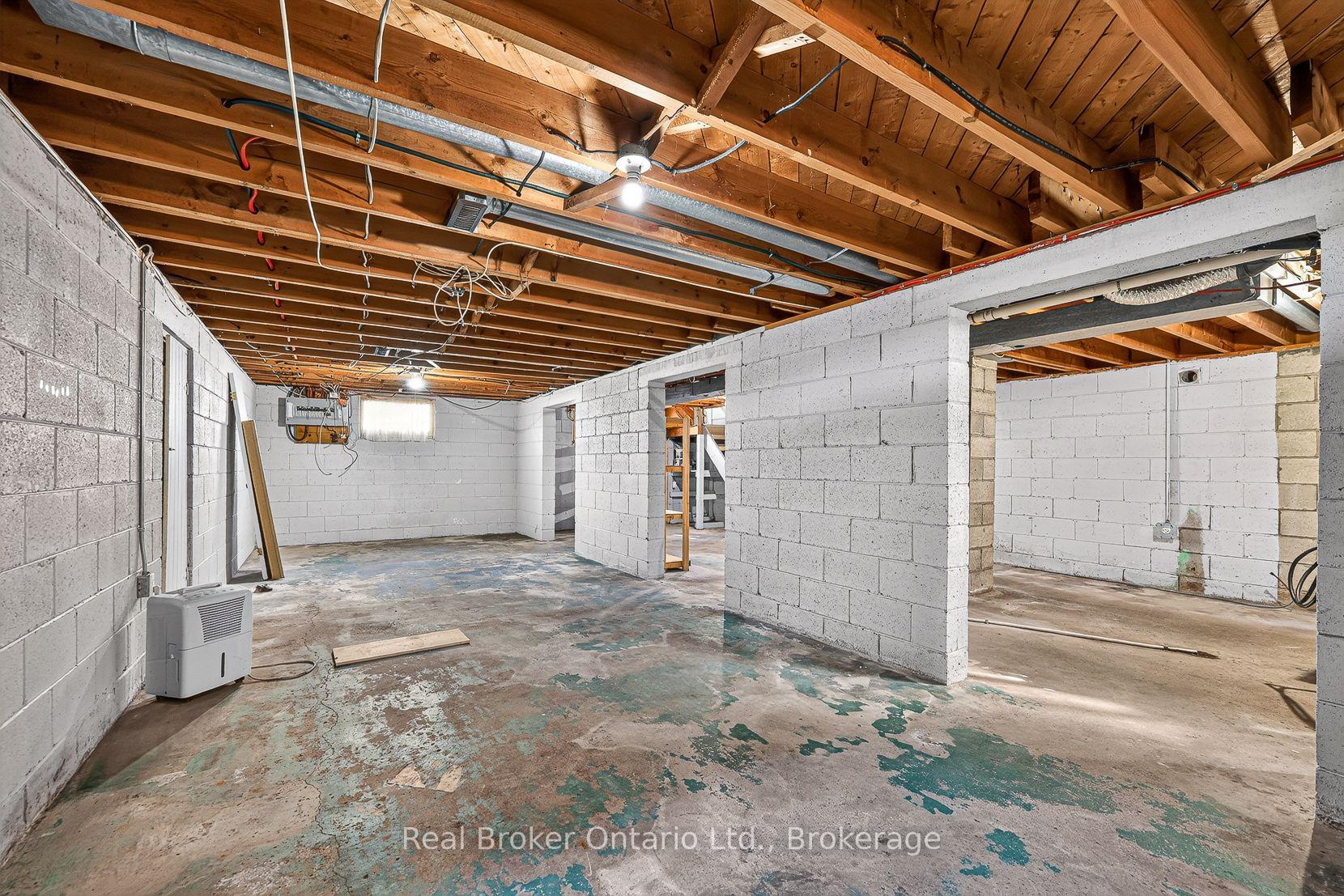 Photo 40 of 884 Devonshire Avenue, Woodstock, Woodstock - North — HOMEH