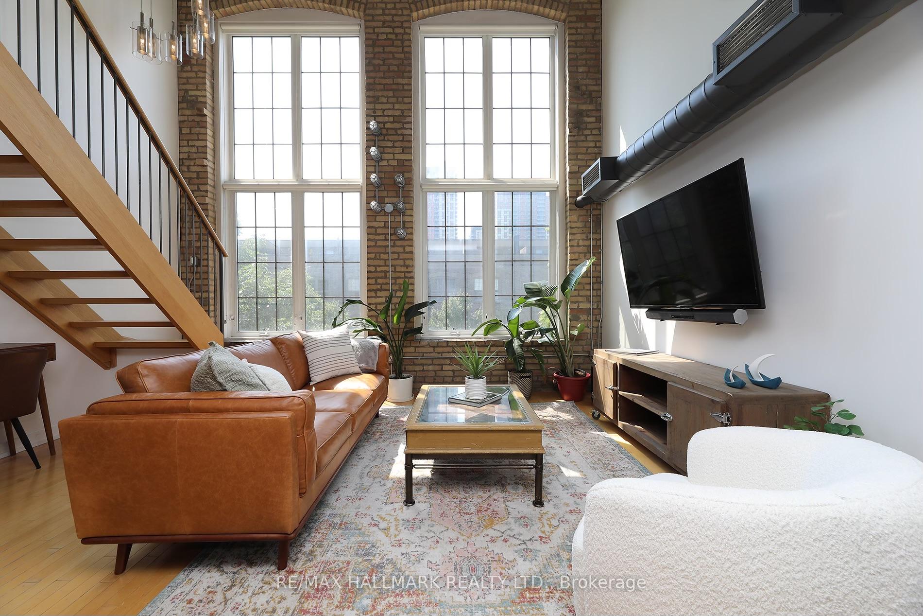 Photo of Unit 314, 1100 Lansdowne Avenue