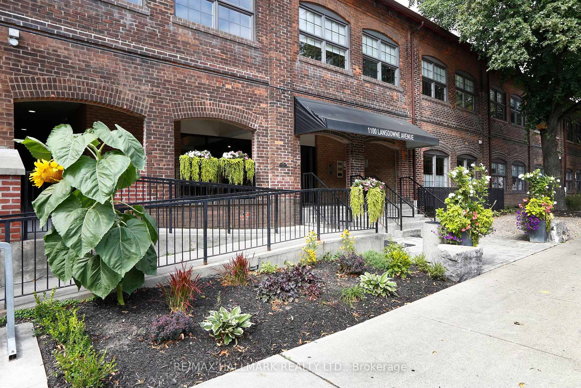 Photo 3 of Unit 314, 1100 Lansdowne Avenue, Toronto, Dovercourt-Wallace Emerson-Junction — HOMEH