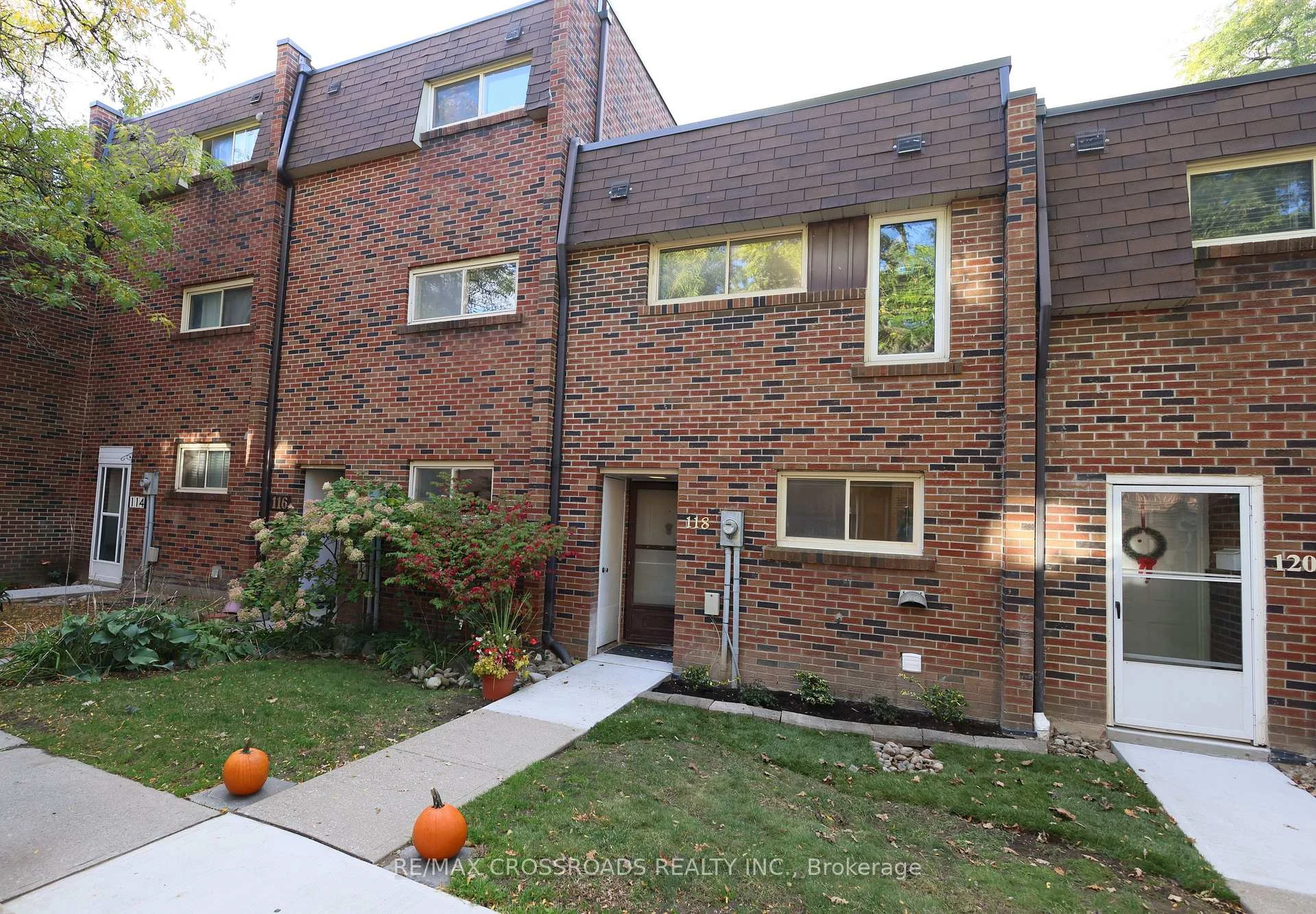 Photo 3 of Unit 3, 118 Wales Avenue, Markham, Old Markham Village — HOMEH