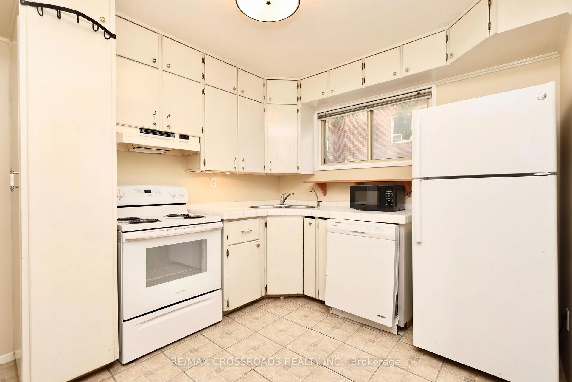 Photo 7 of Unit 3, 118 Wales Avenue, Markham, Old Markham Village — HOMEH
