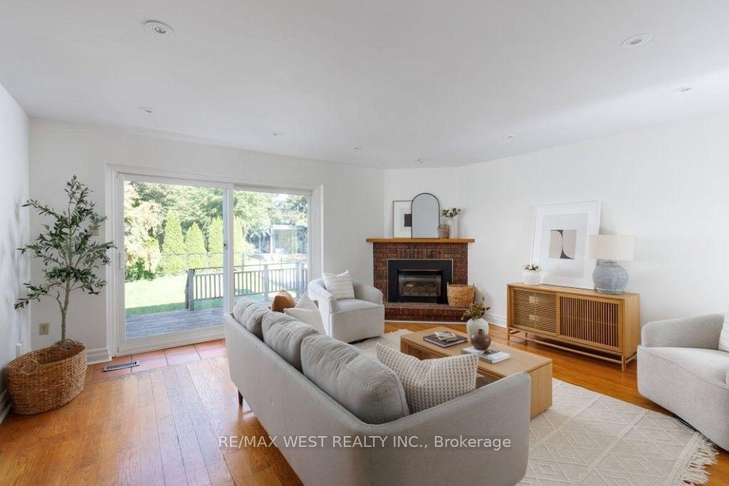 Photo 2 of 256 Erskine Avenue, Toronto, Mount Pleasant East — HOMEH