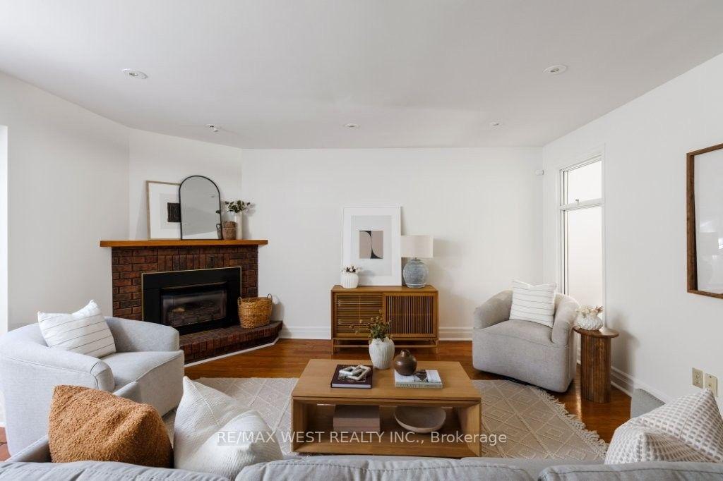 Photo 3 of 256 Erskine Avenue, Toronto, Mount Pleasant East — HOMEH