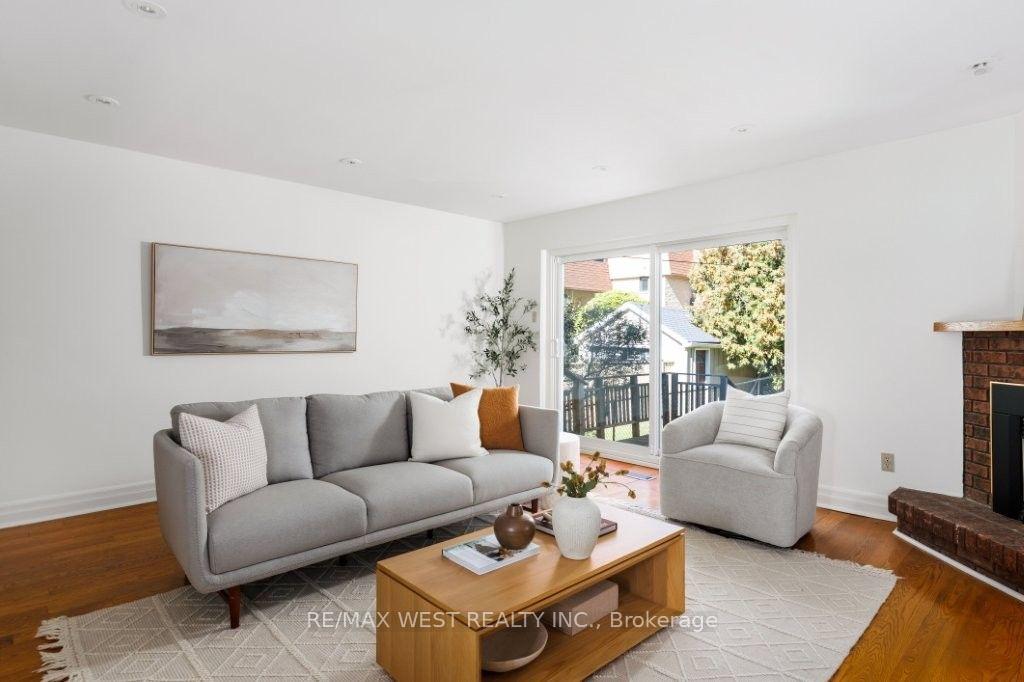 Photo 5 of 256 Erskine Avenue, Toronto, Mount Pleasant East — HOMEH