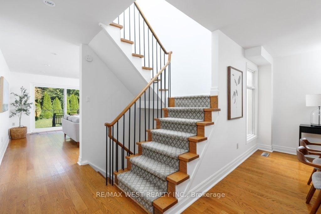 Photo 6 of 256 Erskine Avenue, Toronto, Mount Pleasant East — HOMEH