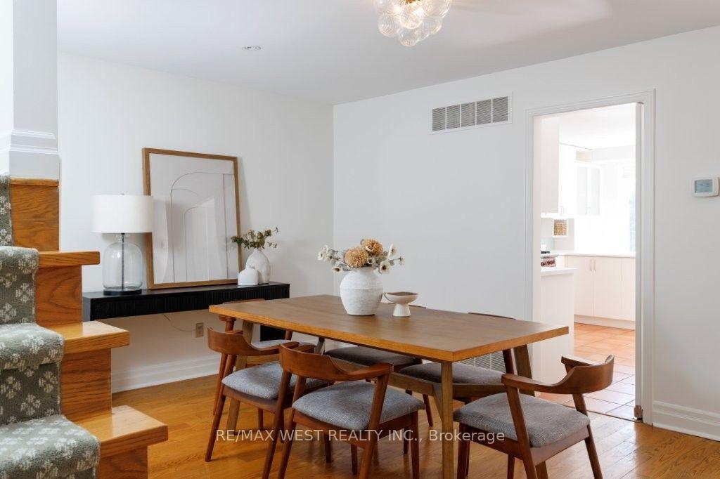 Photo 8 of 256 Erskine Avenue, Toronto, Mount Pleasant East — HOMEH