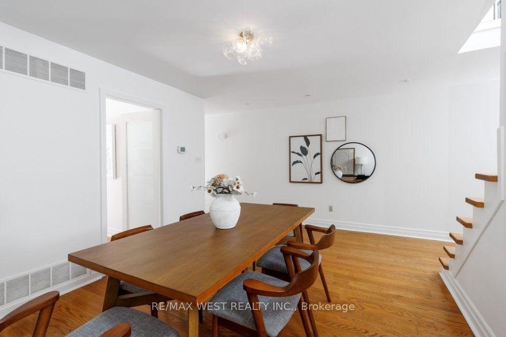 Photo 9 of 256 Erskine Avenue, Toronto, Mount Pleasant East — HOMEH