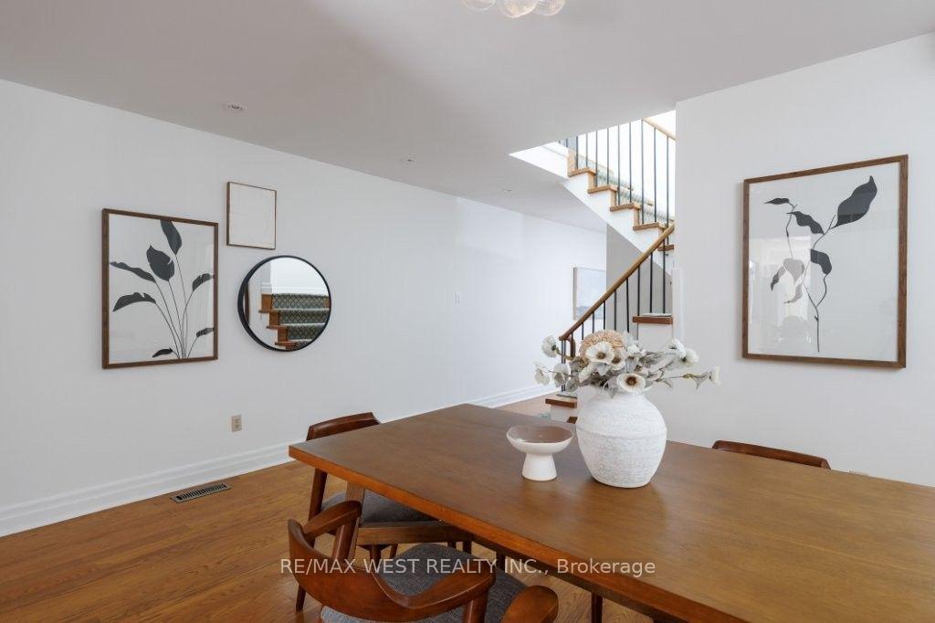 Photo 10 of 256 Erskine Avenue, Toronto, Mount Pleasant East — HOMEH