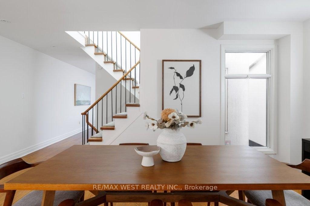 Photo 11 of 256 Erskine Avenue, Toronto, Mount Pleasant East — HOMEH