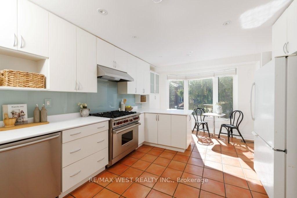 Photo 12 of 256 Erskine Avenue, Toronto, Mount Pleasant East — HOMEH