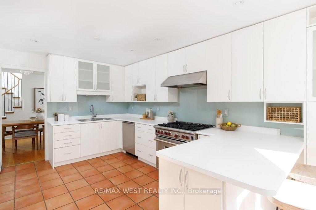 Photo 14 of 256 Erskine Avenue, Toronto, Mount Pleasant East — HOMEH
