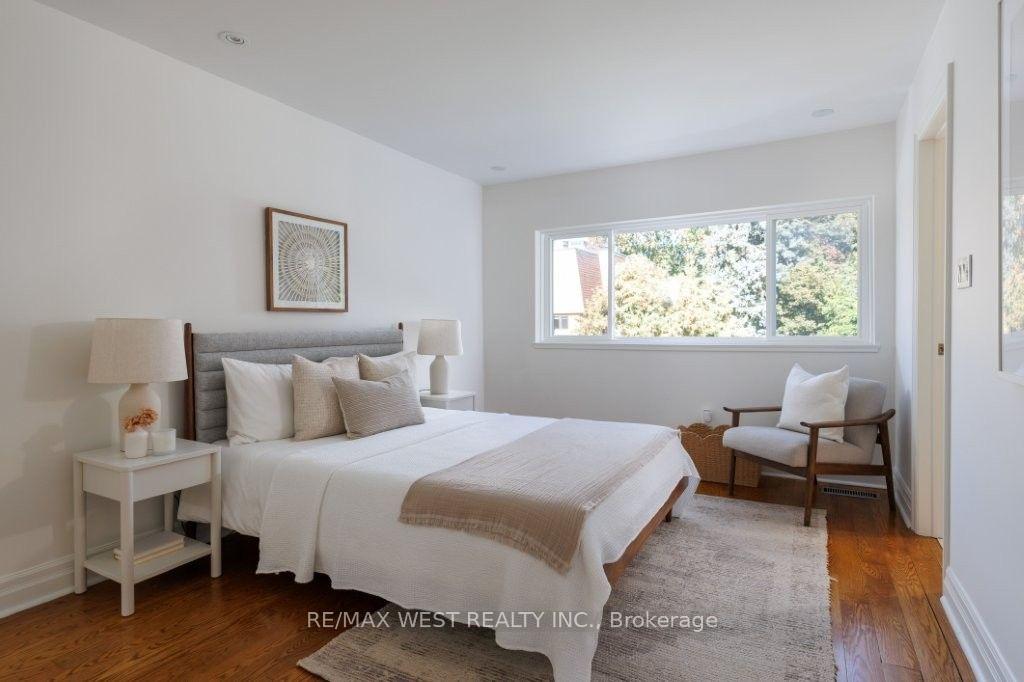 Photo 18 of 256 Erskine Avenue, Toronto, Mount Pleasant East — HOMEH