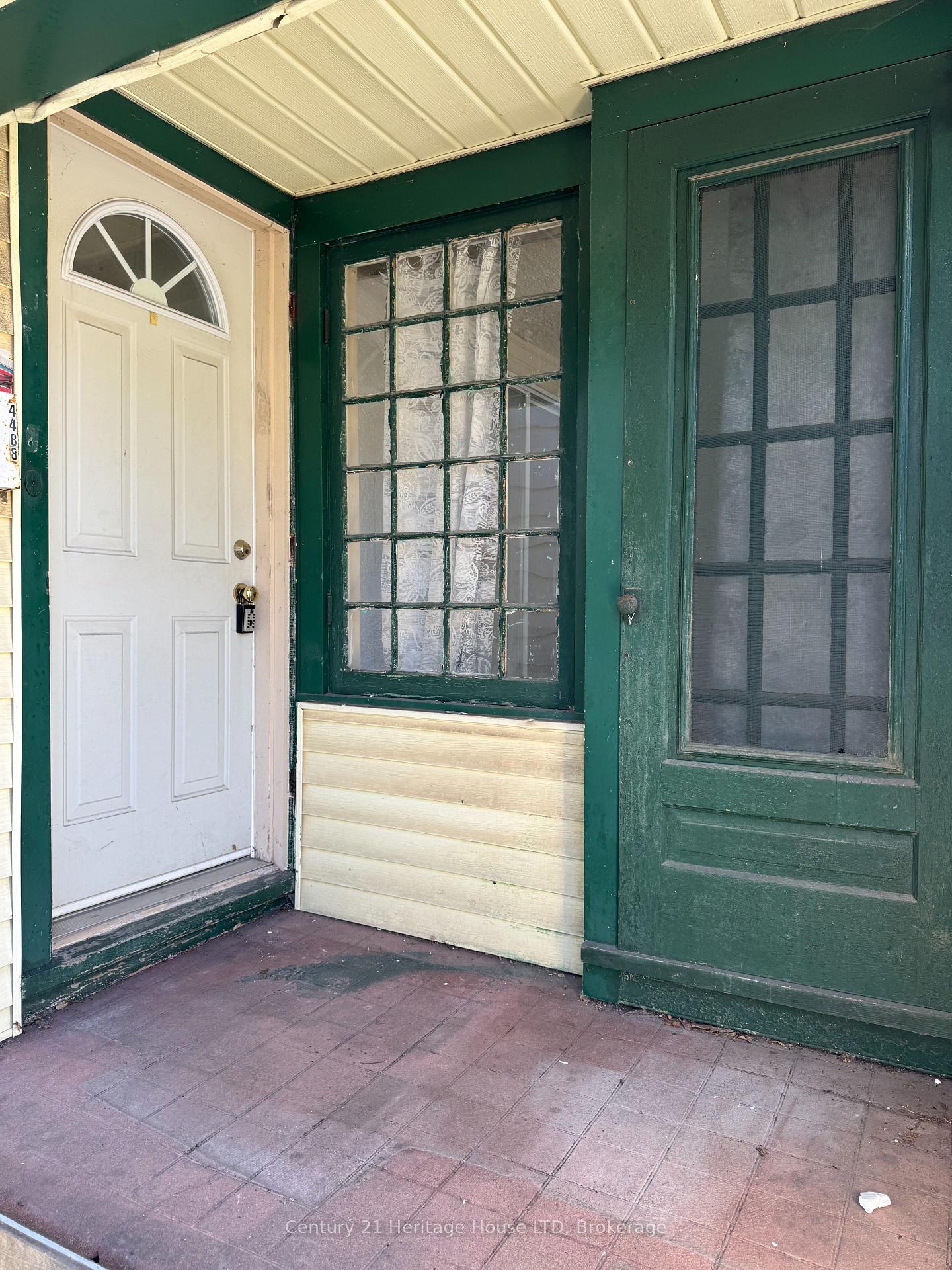 Photo 2 of 4488 Eastwood Crescent, Niagara Falls, Downtown — HOMEH