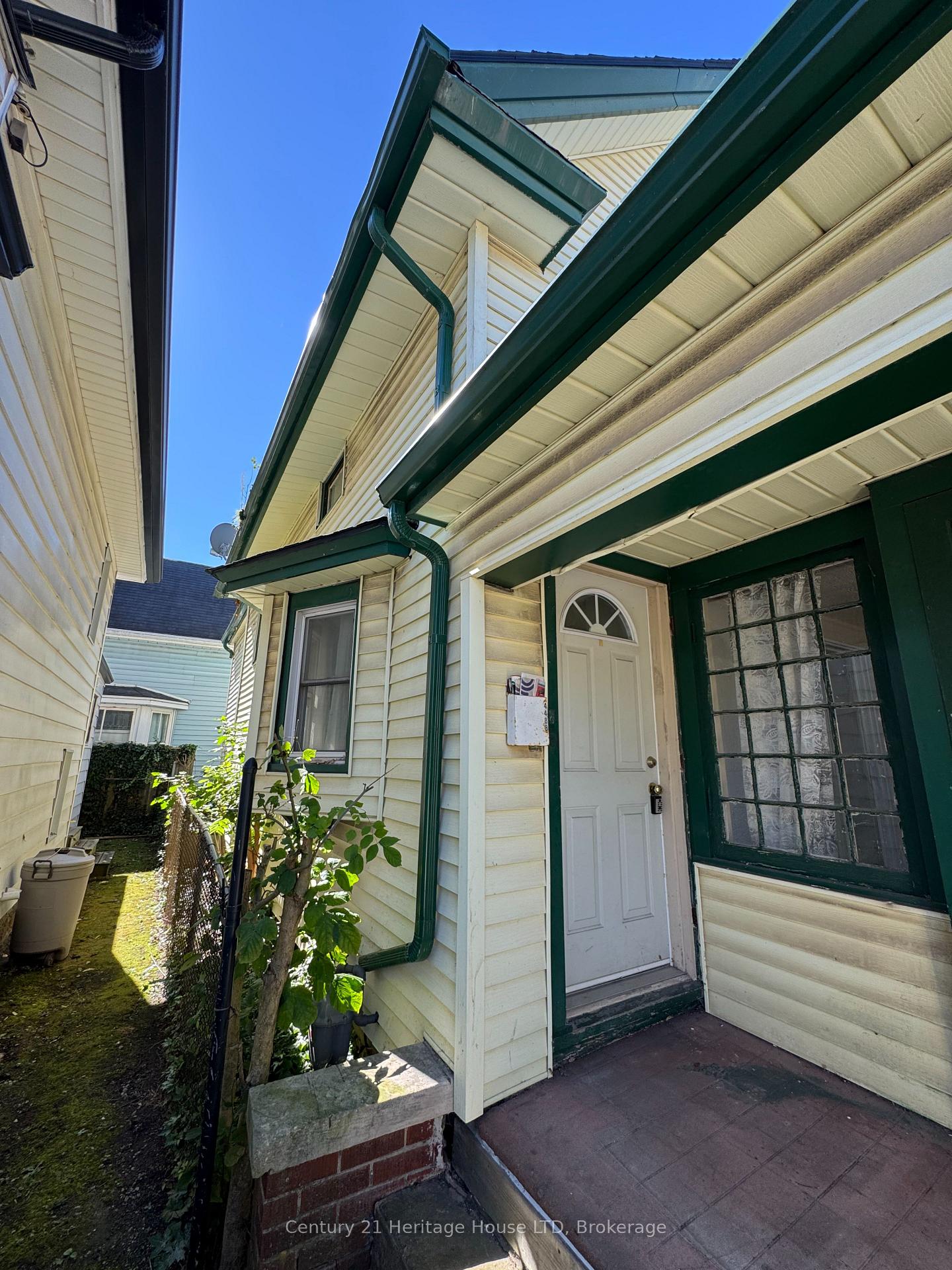 Photo 4 of 4488 Eastwood Crescent, Niagara Falls, Downtown — HOMEH