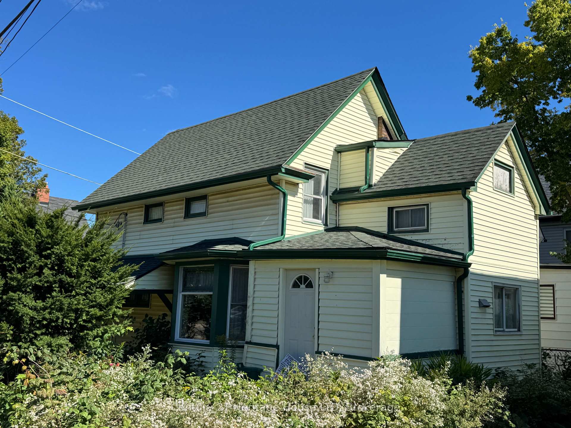 Photo 5 of 4488 Eastwood Crescent, Niagara Falls, Downtown — HOMEH
