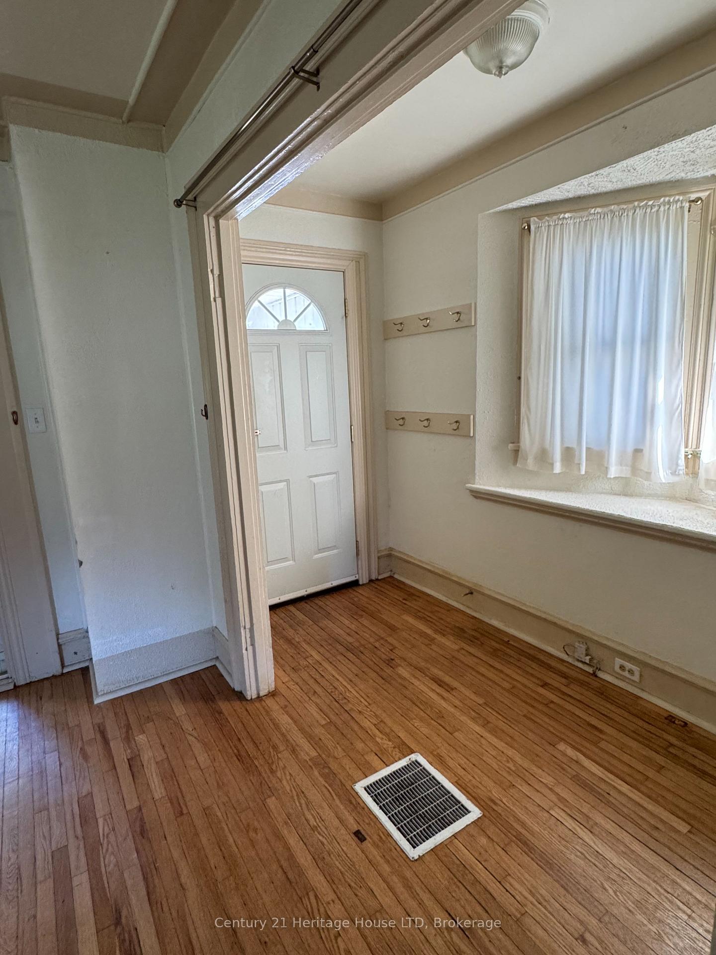 Photo 7 of 4488 Eastwood Crescent, Niagara Falls, Downtown — HOMEH
