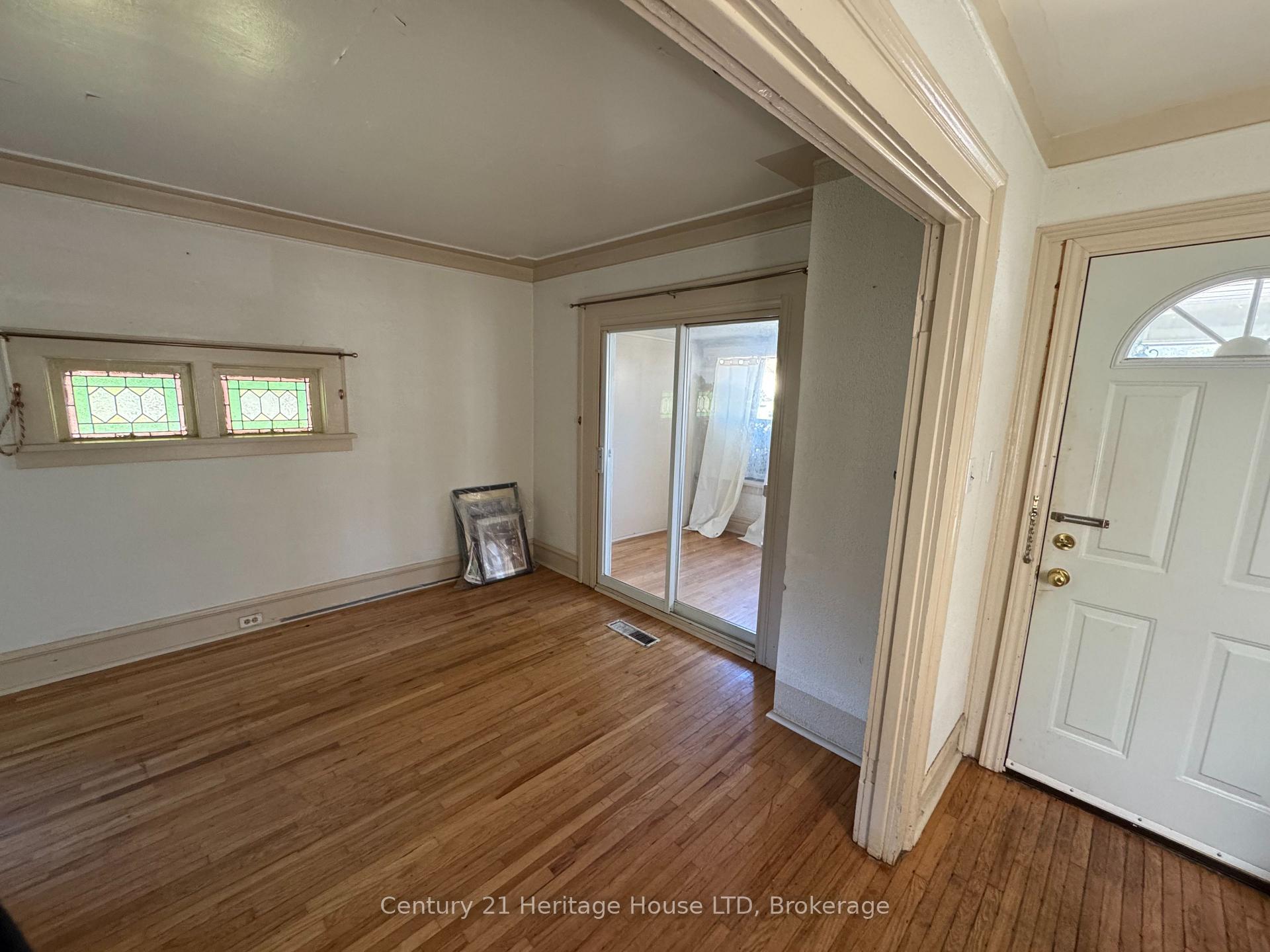 Photo 9 of 4488 Eastwood Crescent, Niagara Falls, Downtown — HOMEH