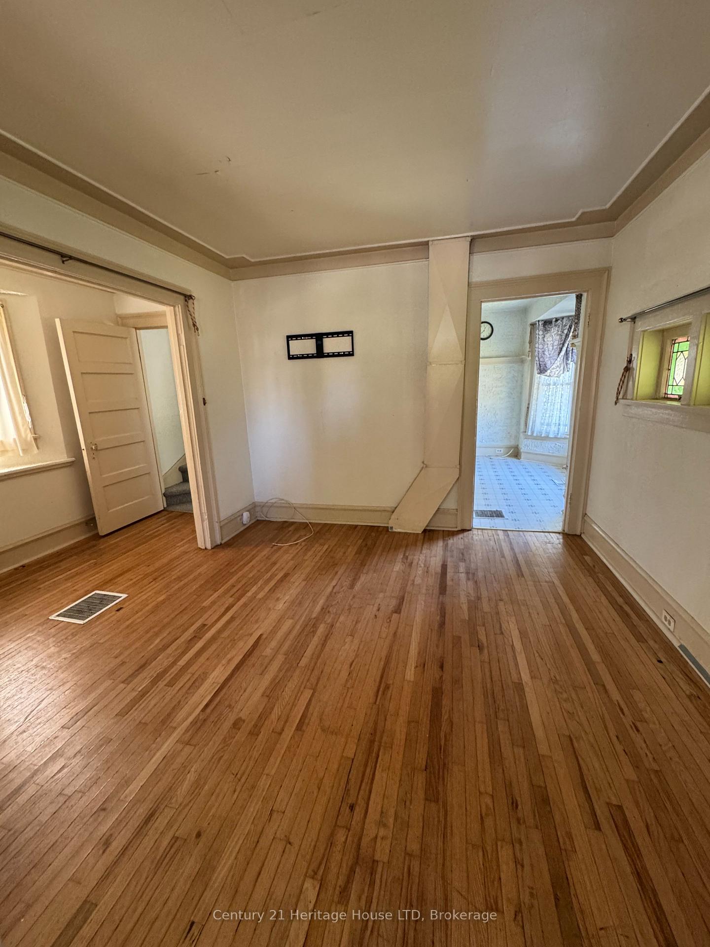 Photo 10 of 4488 Eastwood Crescent, Niagara Falls, Downtown — HOMEH