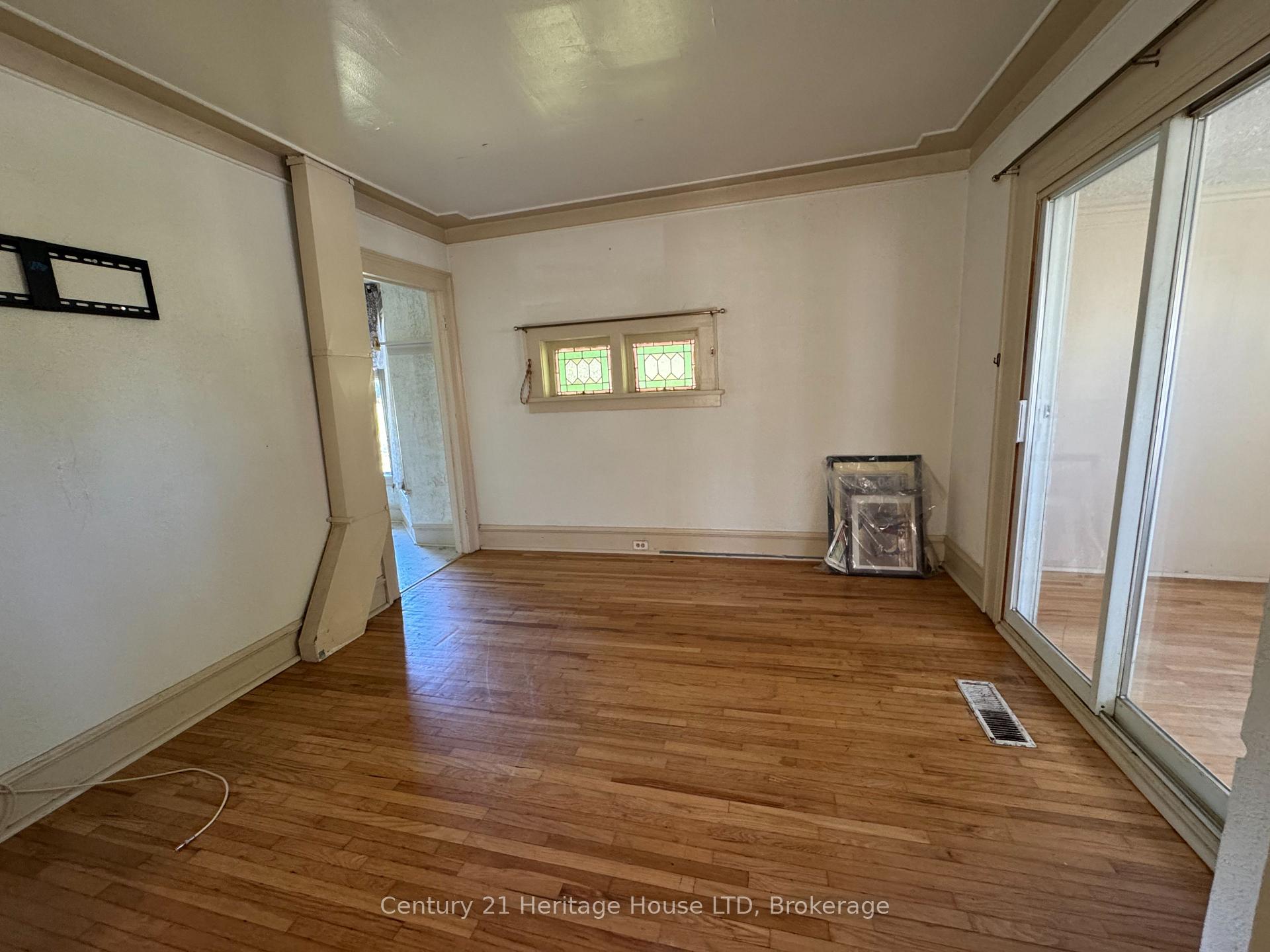 Photo 11 of 4488 Eastwood Crescent, Niagara Falls, Downtown — HOMEH
