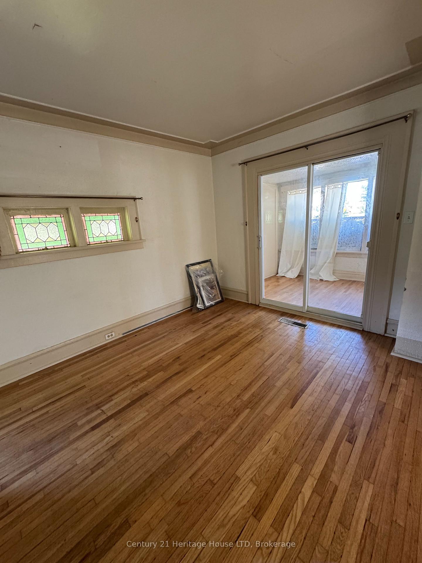 Photo 12 of 4488 Eastwood Crescent, Niagara Falls, Downtown — HOMEH