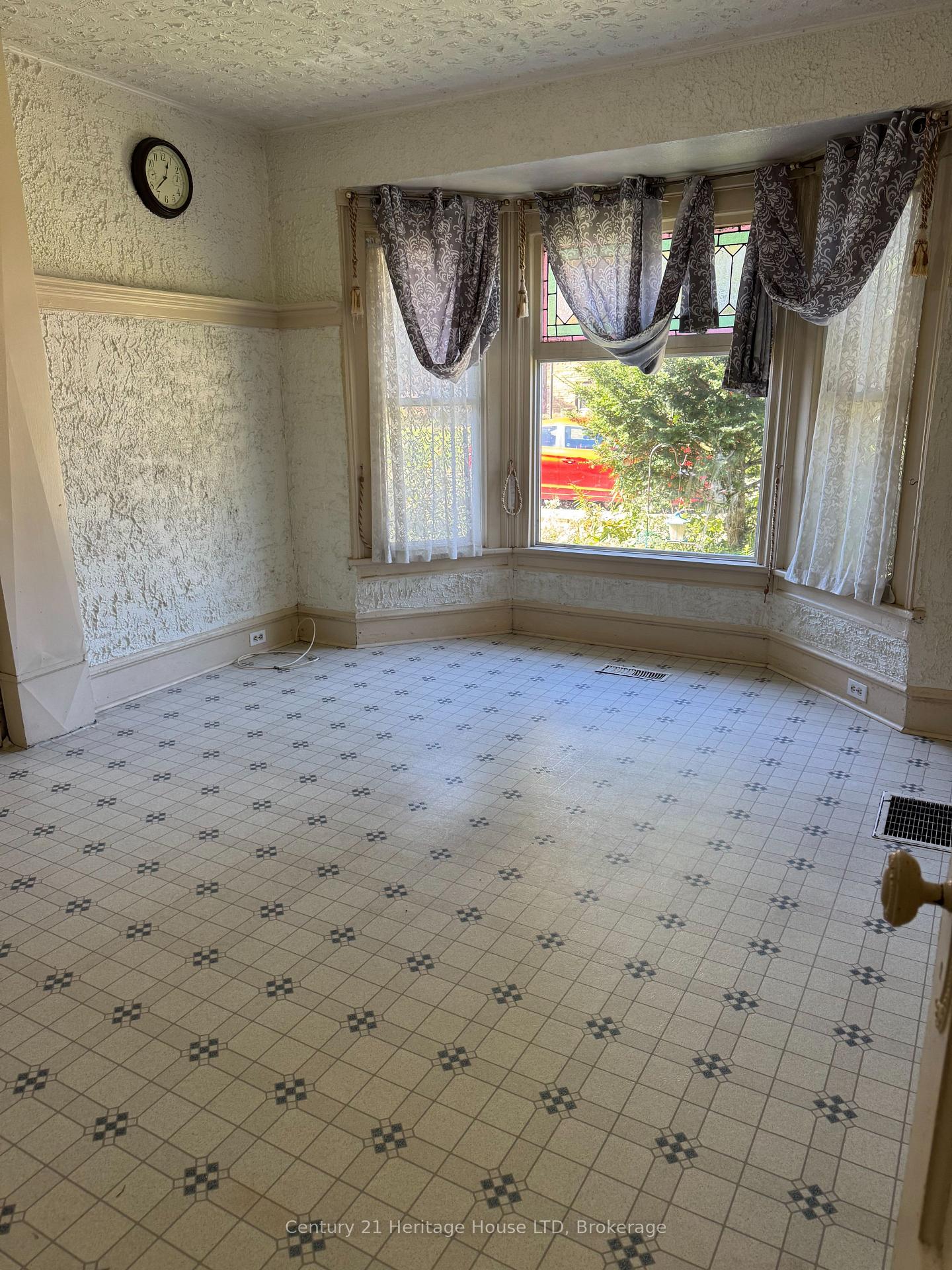 Photo 13 of 4488 Eastwood Crescent, Niagara Falls, Downtown — HOMEH