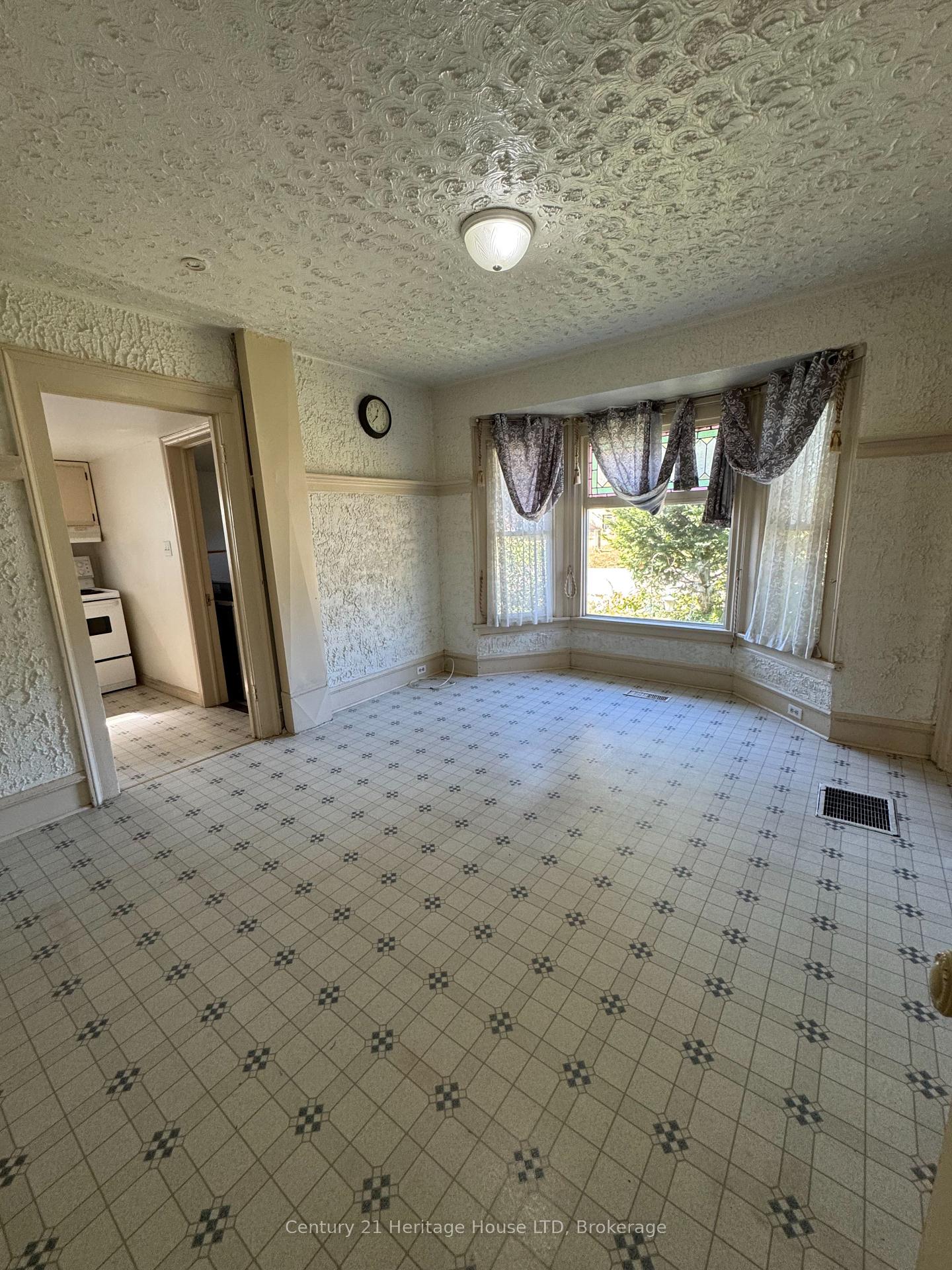 Photo 14 of 4488 Eastwood Crescent, Niagara Falls, Downtown — HOMEH