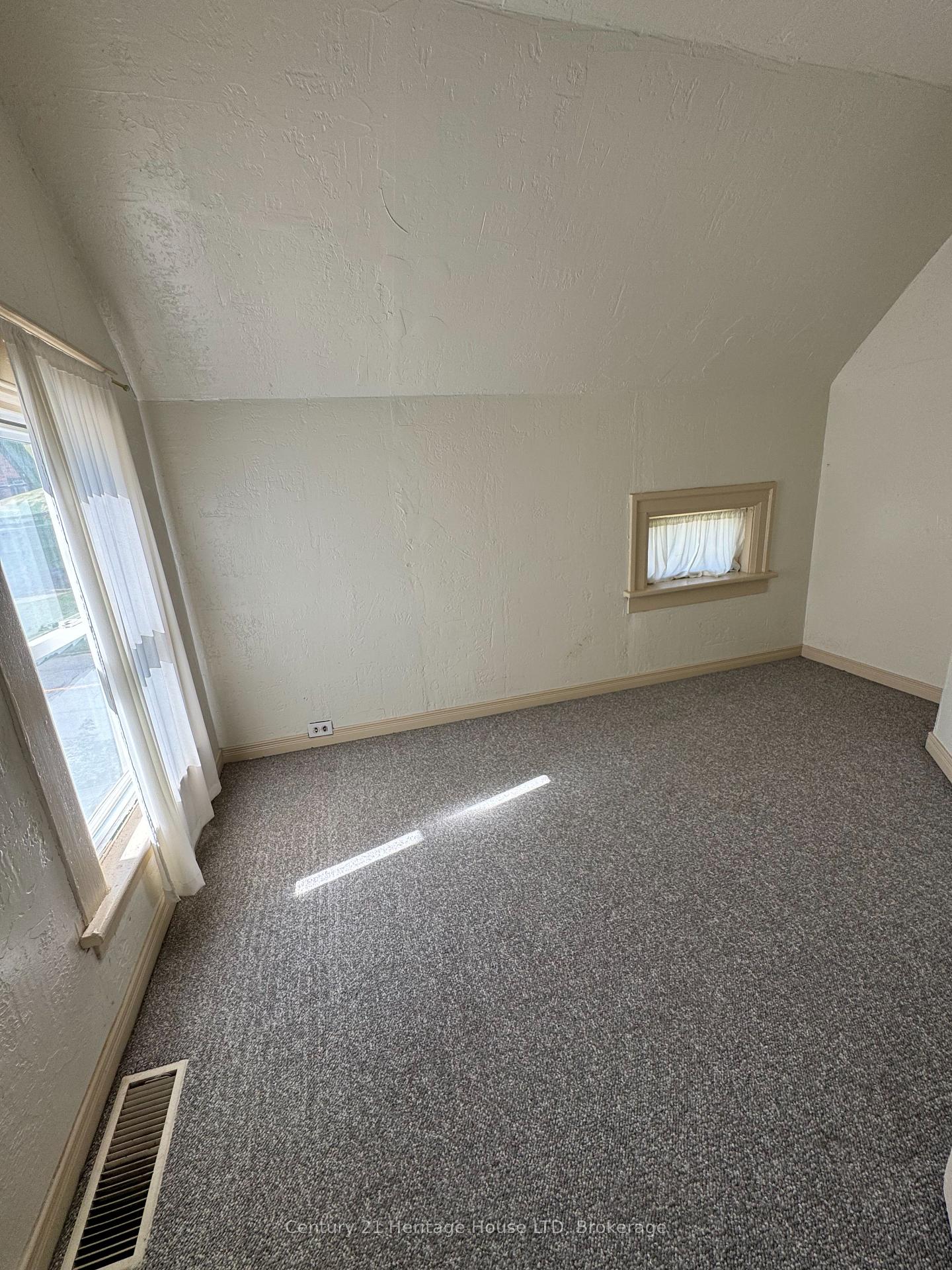 Photo 18 of 4488 Eastwood Crescent, Niagara Falls, Downtown — HOMEH