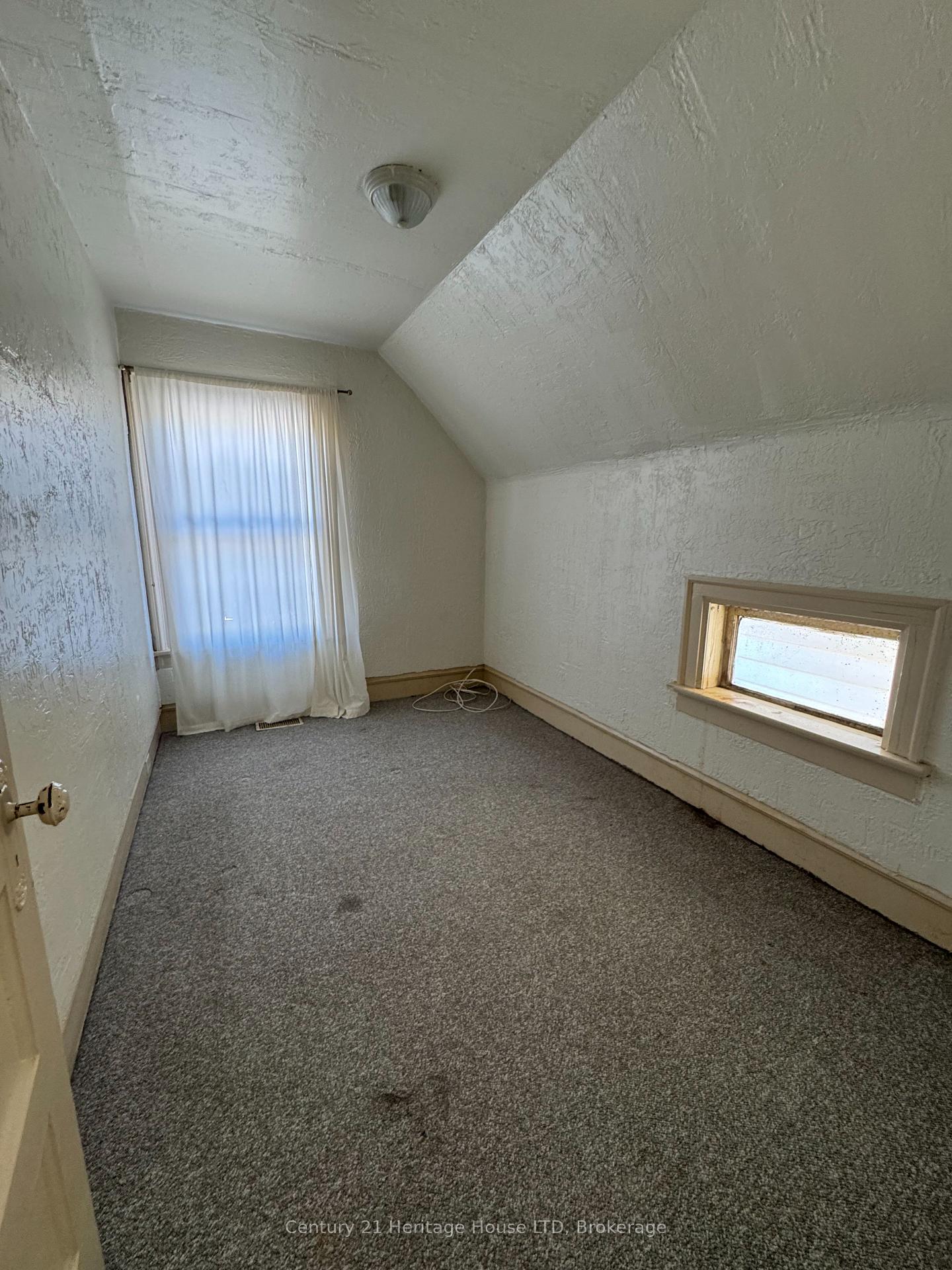 Photo 19 of 4488 Eastwood Crescent, Niagara Falls, Downtown — HOMEH