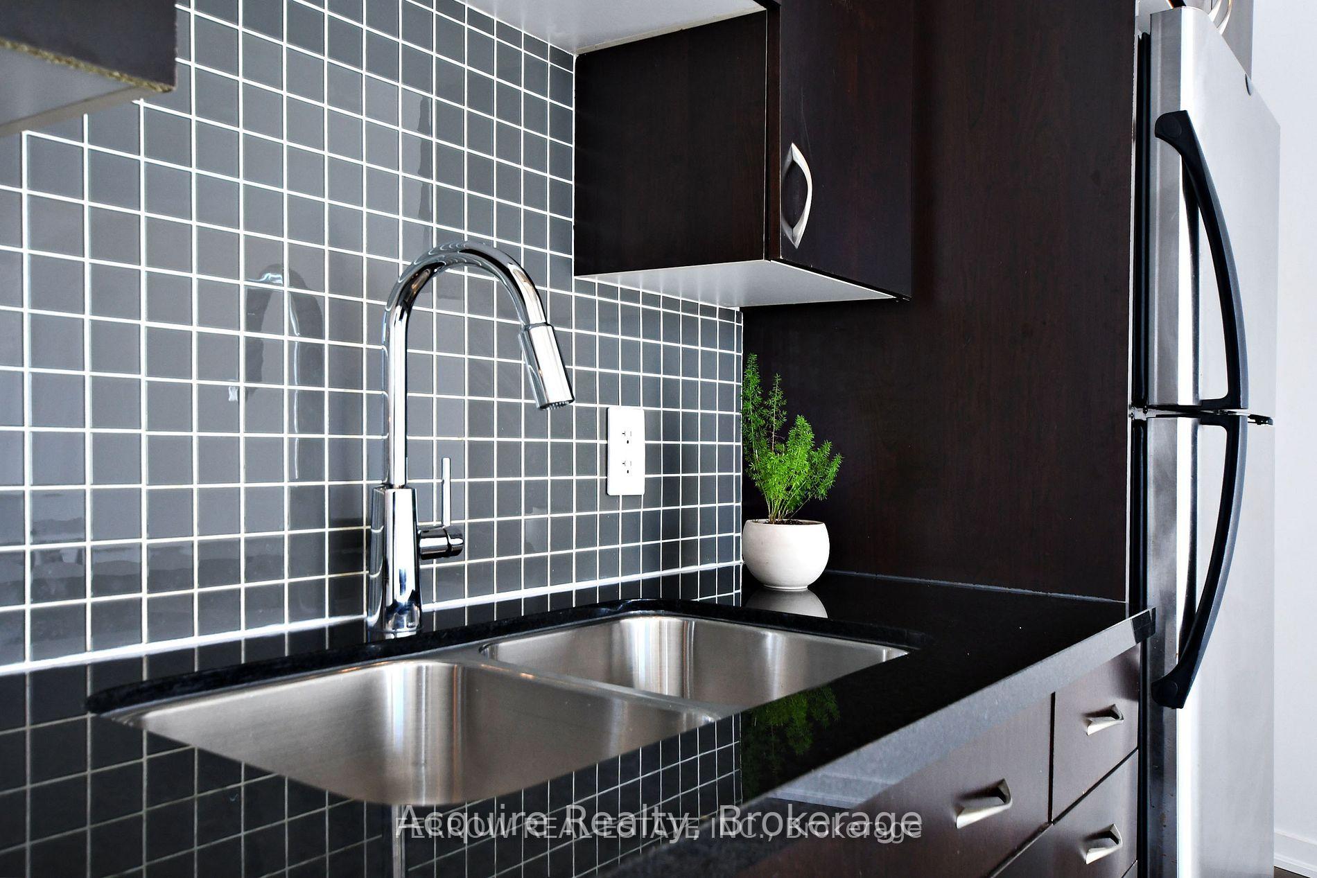 Photo 9 of Unit 1021, 1 Shaw Street, Toronto, Niagara — HOMEH