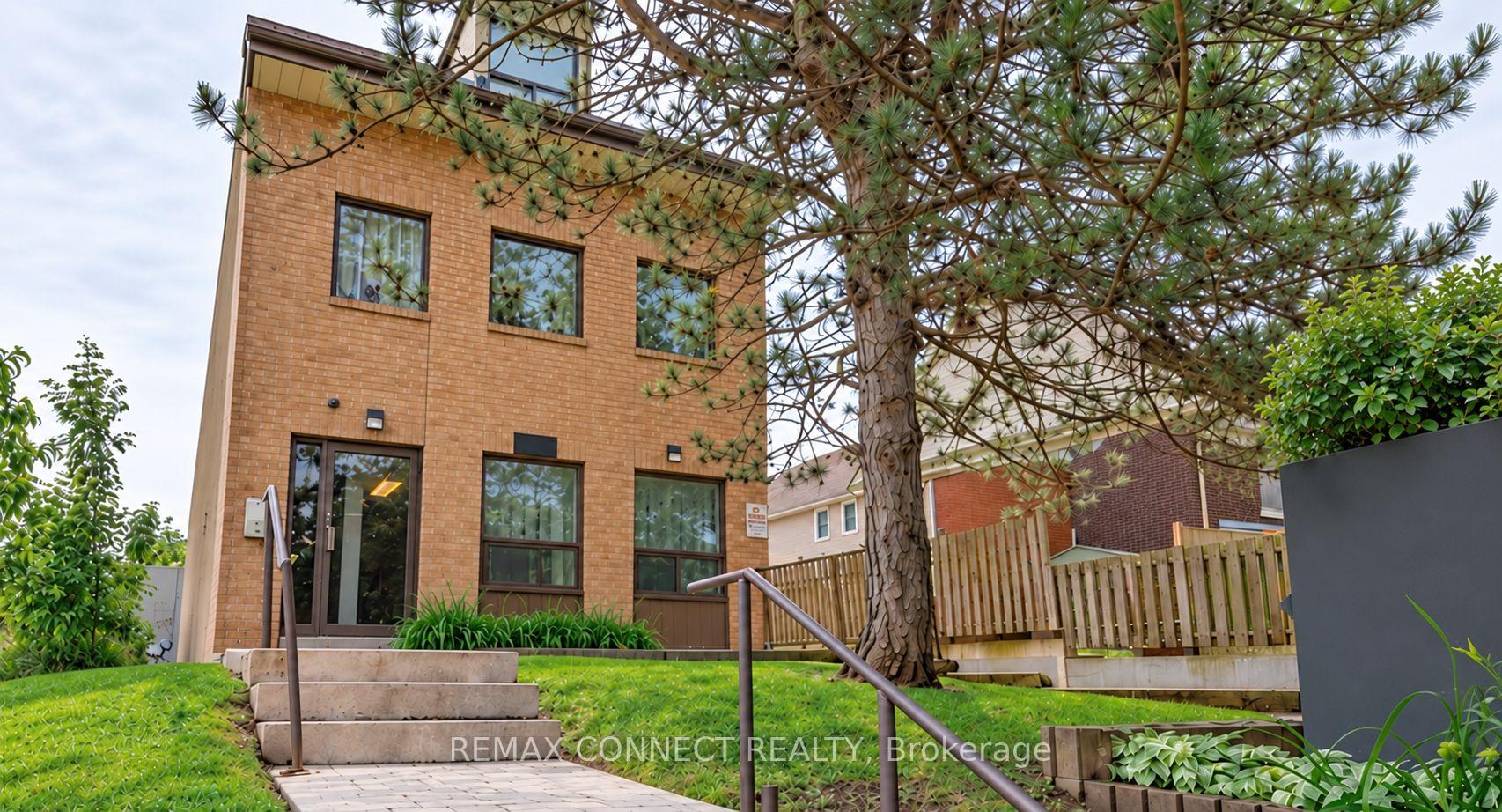 Photo of Unit 303, 4872 Valley Way
