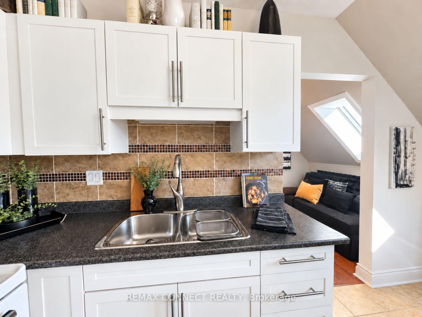 Photo 9 of Unit 303, 4872 Valley Way, Niagara Falls, Cherrywood — HOMEH